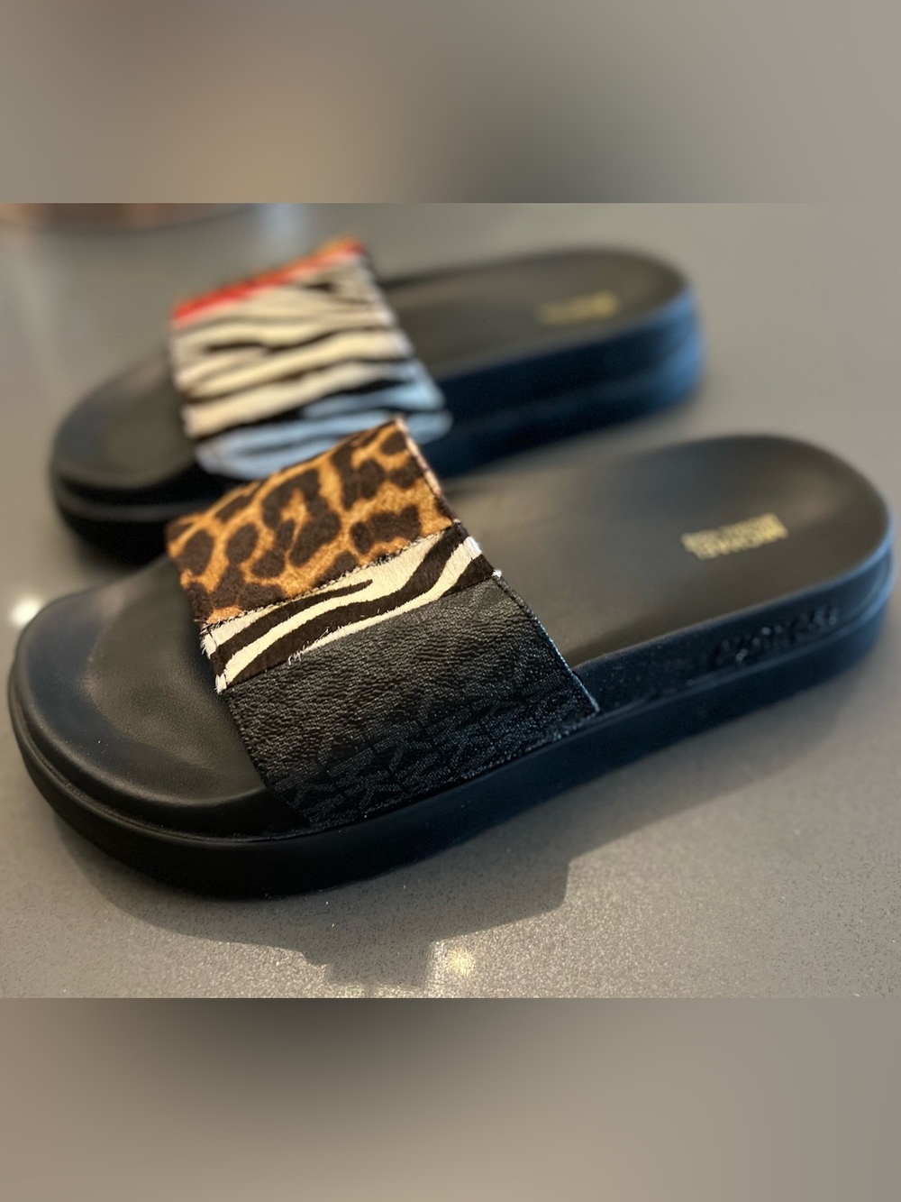 MICHAEL Michael Kors Animal Print Calf Hair Slides Black Brown White Red Size 10 - Picture 4 of 6